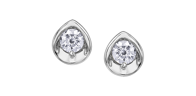 10K White Gold Stud Diamond Earrings 0.22CTW.