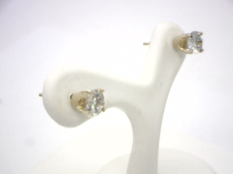 14K Yellow Gold Stud Diamond Earrings 0.75CTW.