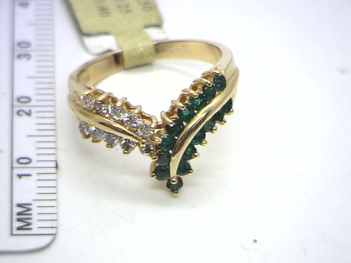 14K Yellow Gold Gemstone ring 0.25CTW.