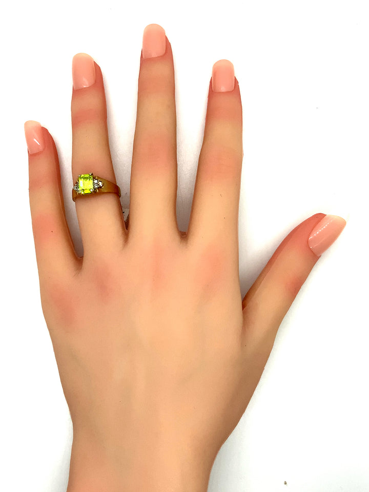 10K Yellow Gold Gemstone ring CTW.