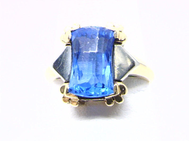 10K Yellow Gold Gemstone ring CTW.