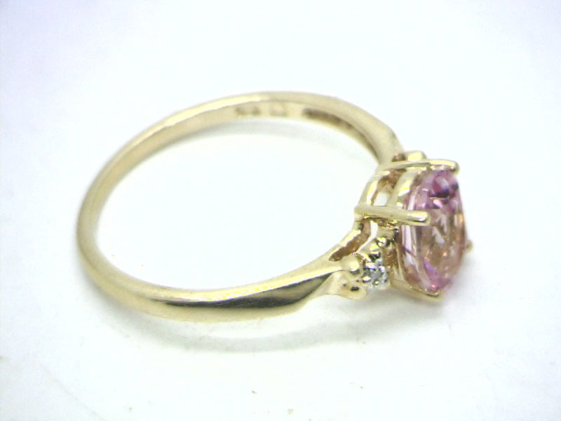 10K Yellow Gold Gemstone ring CTW.