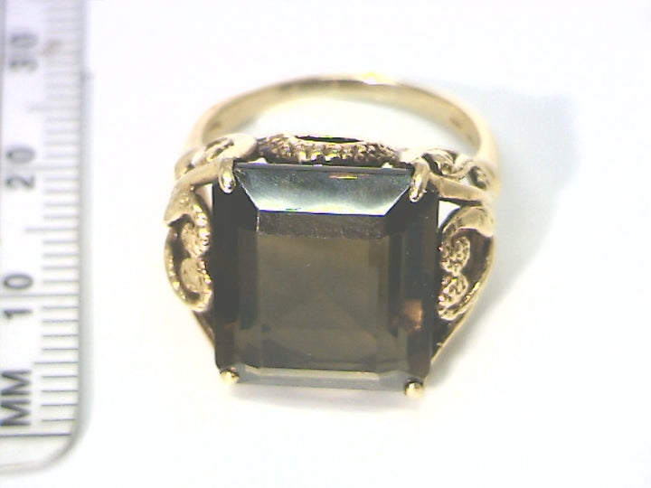 10K Yellow Gold Gemstone ring CTW.