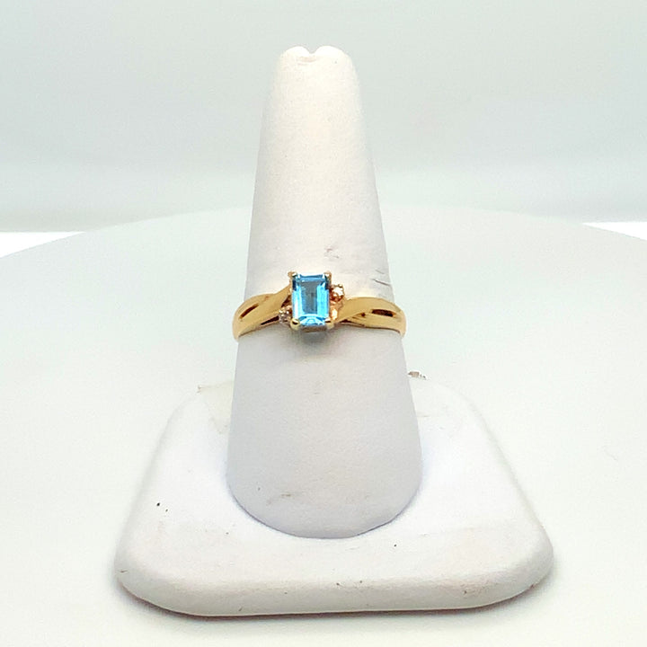 10K Yellow Gold Gemstone ring CTW.