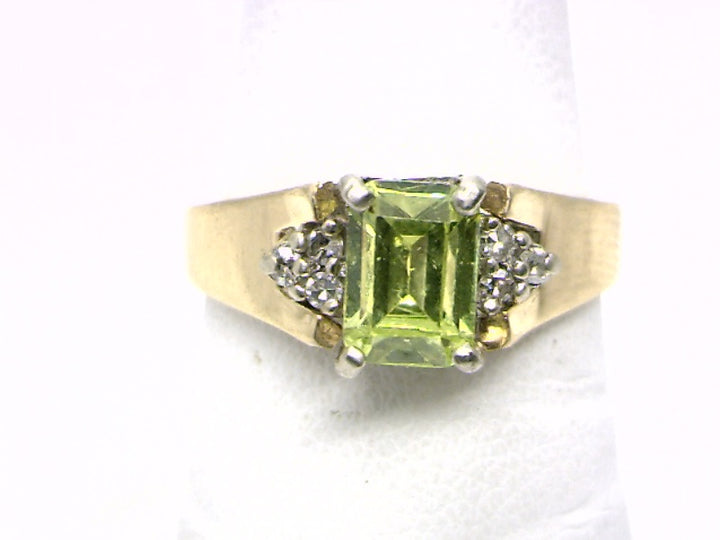 10K Yellow Gold Gemstone ring CTW.