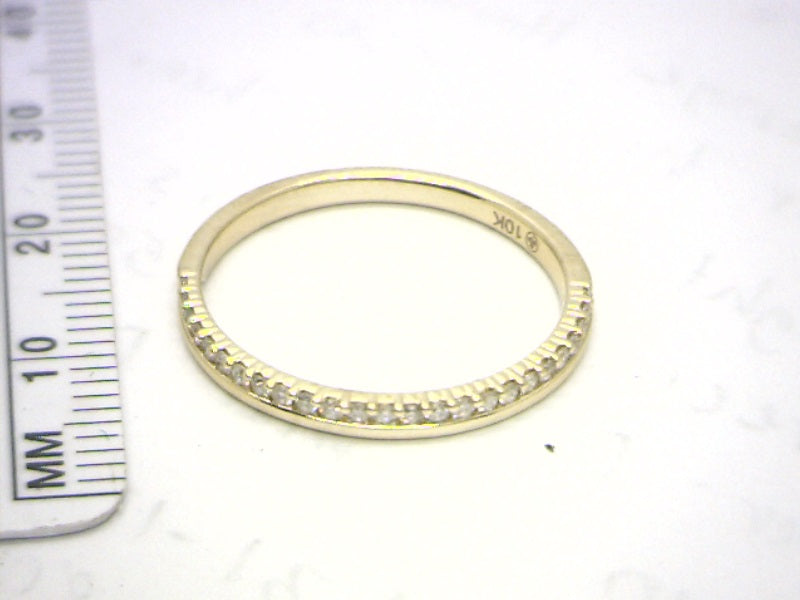 Women's 10K Yellow Gold 0.25 Round Brilliant Cut Diamond Wedding Band