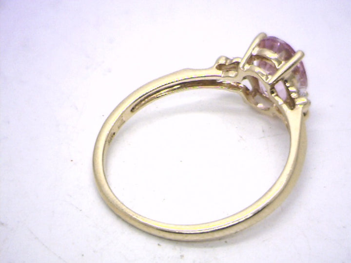 10K Yellow Gold Gemstone ring CTW.