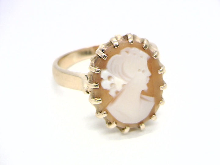 10K Yellow Gold Gemstone ring CTW.