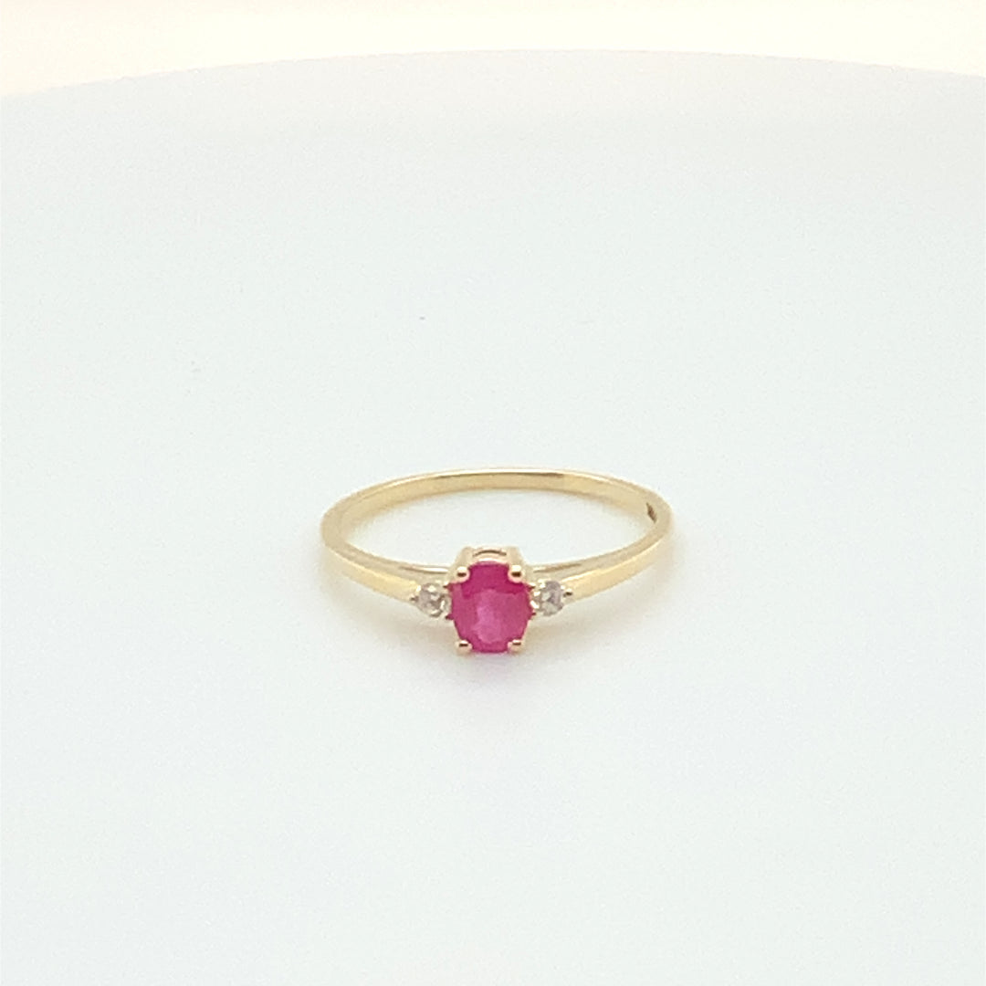 10K Yellow Gold Gemstone ring CTW.