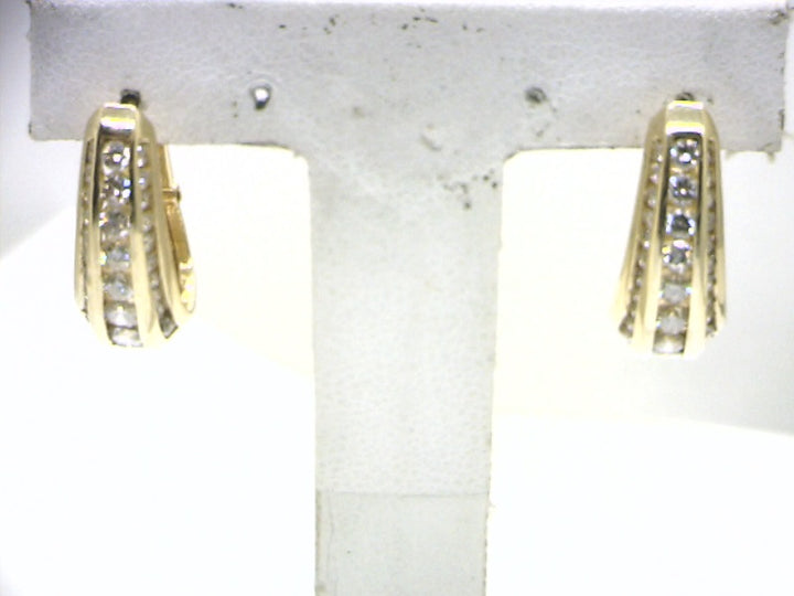 14K Yellow Gold Medium Hoop Diamond Earrings 1.00CTW.