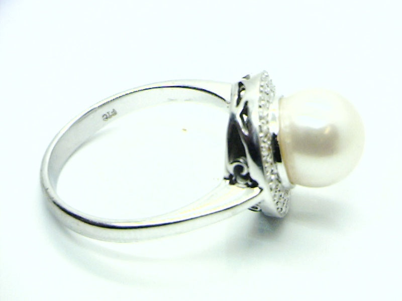 14K White Gold Gemstone ring CTW.