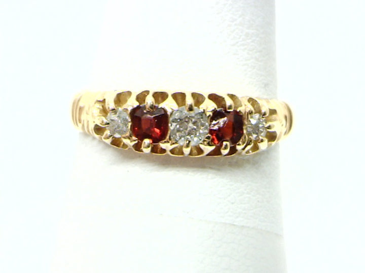 18K Yellow Gold Gemstone ring 0.20CTW.