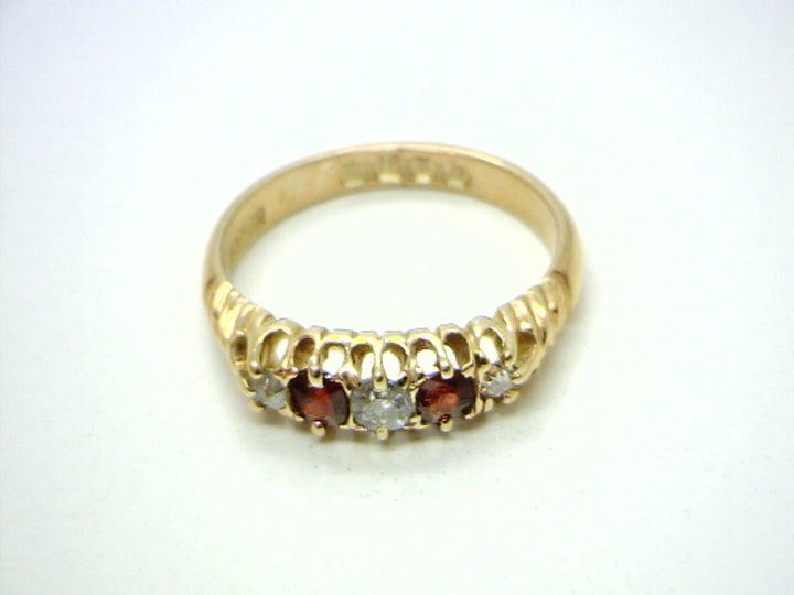 18K Yellow Gold Gemstone ring 0.20CTW.