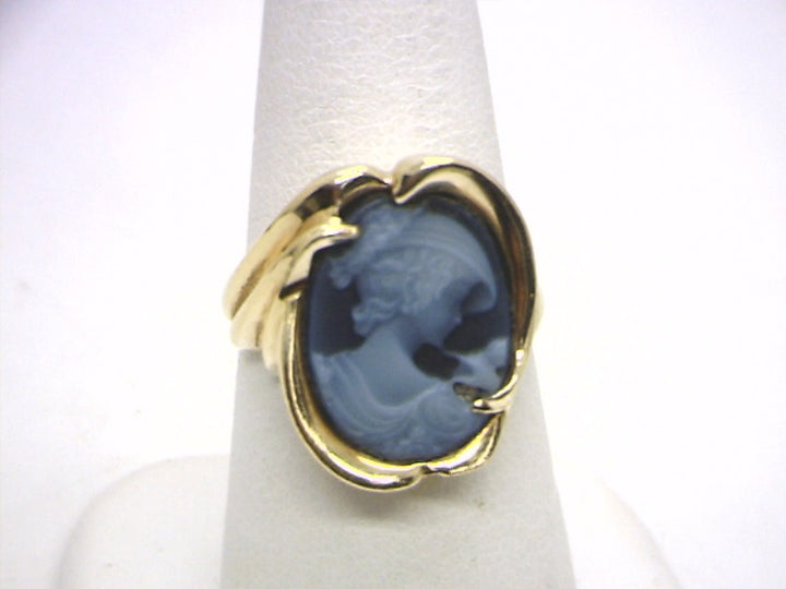 10K Yellow Gold Gemstone ring CTW.