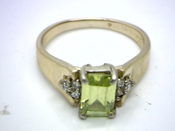 10K Yellow Gold Gemstone ring CTW.